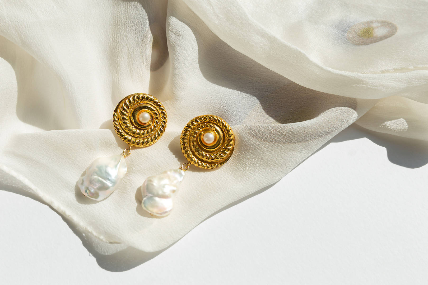 Baroque pearl earrings - Avanguardian Gallery London